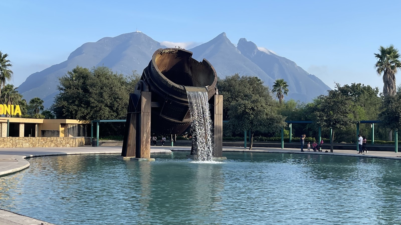 1996–2007: once años de obra y un alto de nueve